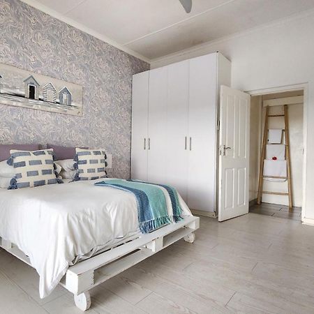Blue'S Guest House - East London Bonza Bay Luaran gambar