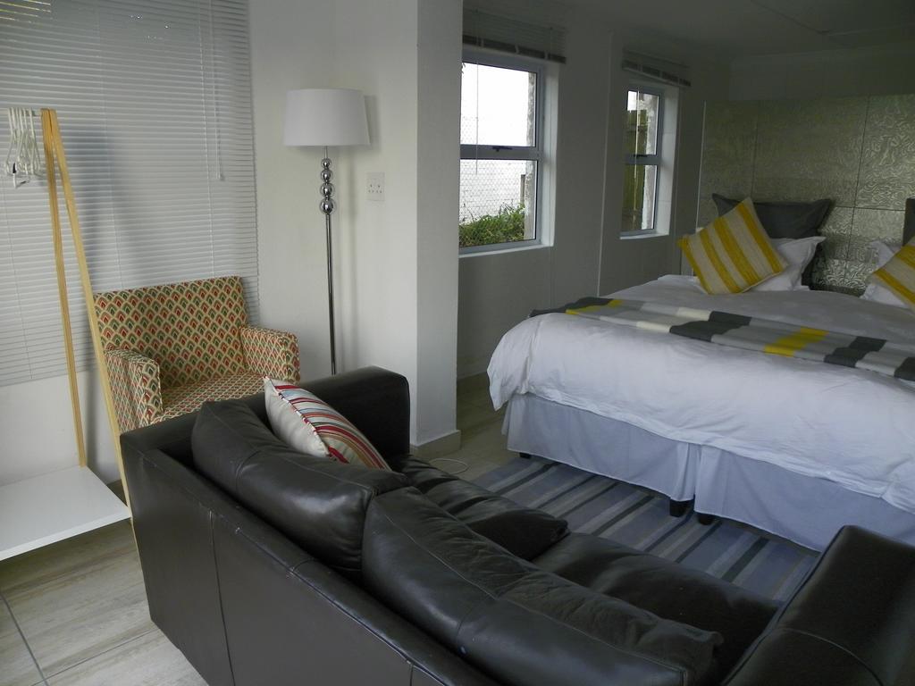 Blue'S Guest House - East London Bonza Bay Luaran gambar